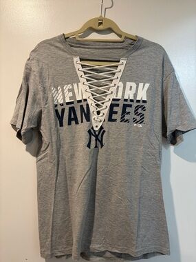 New York Yankees Gray Lace-Up Logo Tee